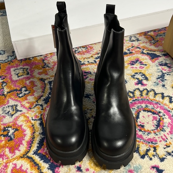 Zara vegan leather chunky lug sole boots - Picture 2 of 12